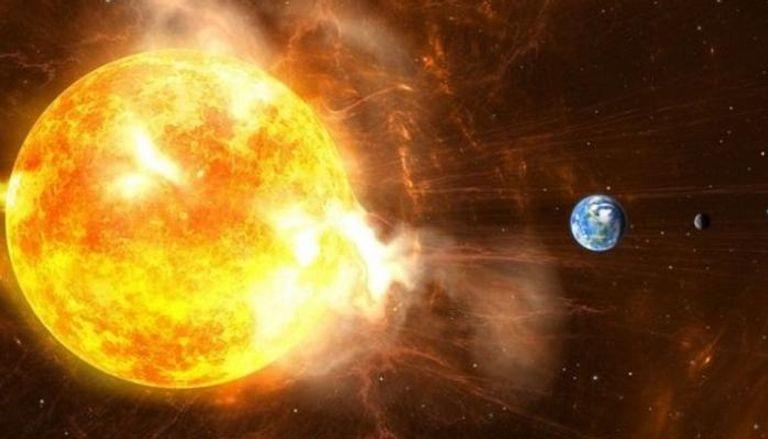 رياح شمسية تضرب الأرض نهاية الأسبوع