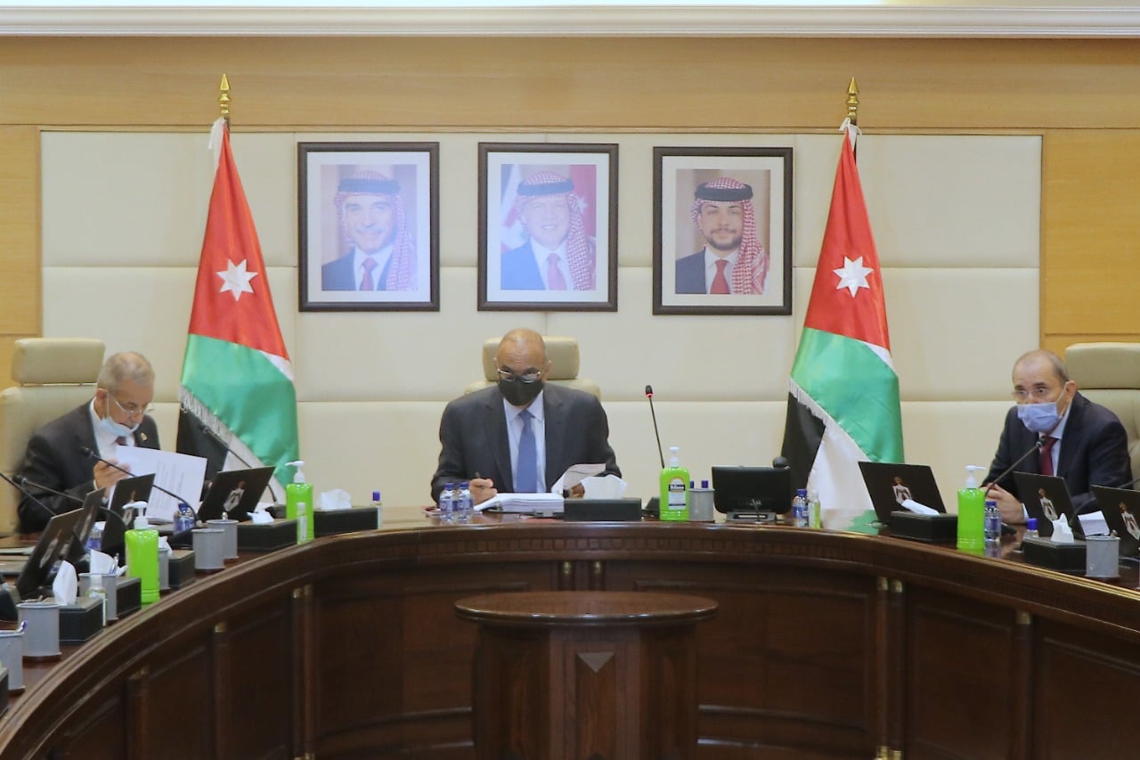 الخصاونة يوعز بتشديد الرّقابة على مدى الالتزام بأوامر الدّفاع