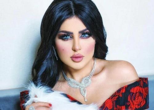 حليمة بولند تصدم جمهورها بملامحها بالحجاب - فيديو