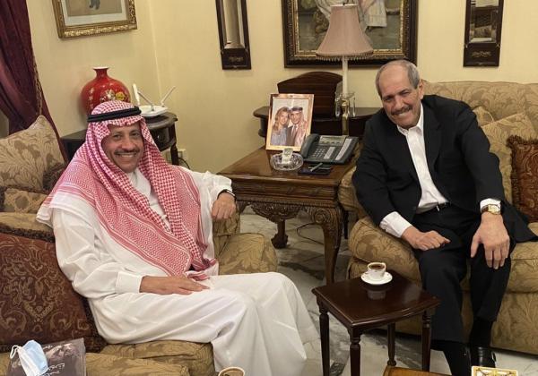 السفير السديري يلتقي الدكتور فايز الطراونة ويشيد بكتابه “في خدمة العهدين”