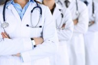 تقرير عمالي يرصد الانتهاكات ضد الأطباء المقيمين