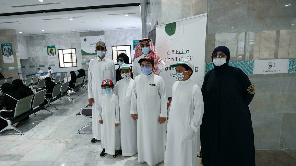 أبناء مطوّف سعودي توفي بكورونا يخدمون الحجاج تنفيذا لوصيته