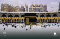 الحجاج يتوافدون إلى المسجد الحرام لأداء طواف الوداع