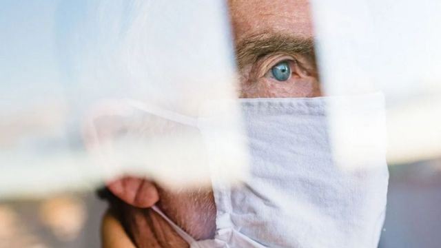 الصحة: نجحنا بتطعيم 50 بالمئة من كبار السن