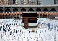 السعودية تكشف موعد عودة معتمري الخارج