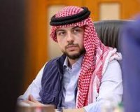 ولي العهد الامير الحسين يقود مركبته ويتفقد نقطة تطعيم في حدائق الحسين (فيديو)
