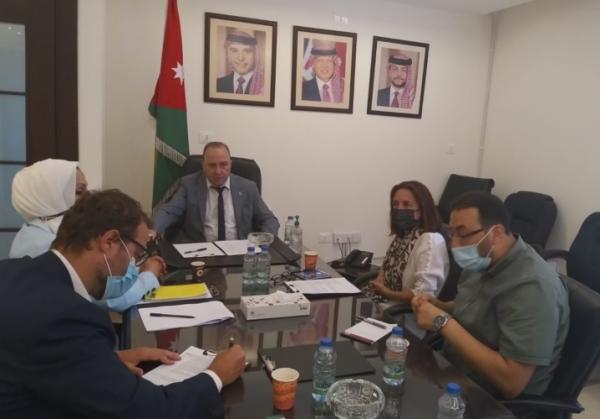 خرفان يبحث استعدادات الاونروا للعام الدراسي الجديد