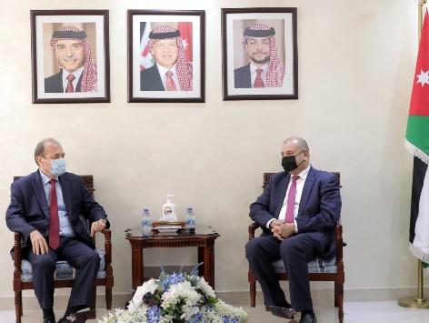 العودات: مستمرون بالتنسيق مع سورية