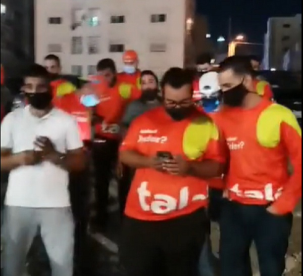 موظفو "طلبات" يعتصمون رفضا لتخفيض تسعيرة الطلب