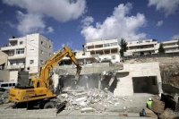 الاحتلال يهدم 8 منشآت تجارية بالقدس