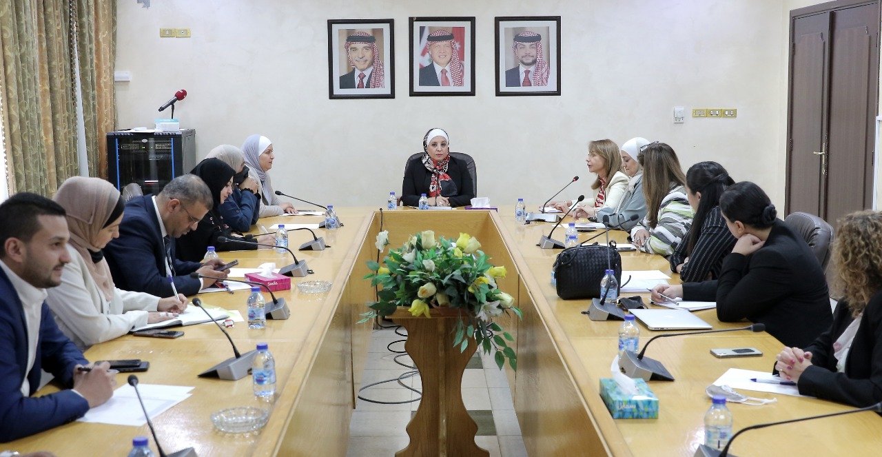 "الأسرة النيابية" تطلع على مبادرة تمكين المرأة أمنياً