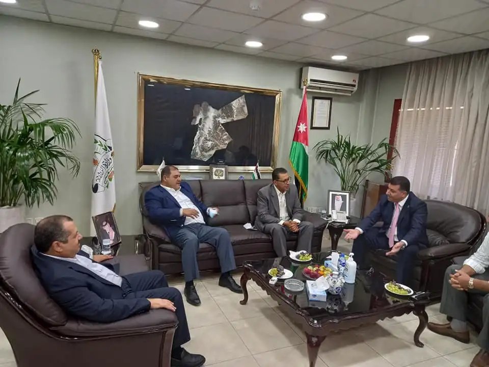 حنيفات يستمع إلى مطالب قطاع التمور