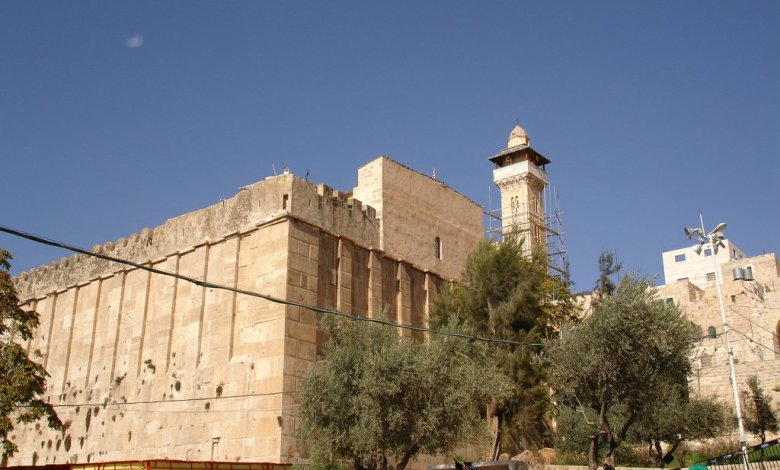 أوقاف الخليل تقرر اغلاق مساجد المدينة غداً ... وتدعو لإقامة صلاة الجمعة في المسجد الإبراهيمي
