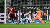 بايرن ميونخ يتعادل مع مونشغلادباخ بافتتاح الدوري الألماني