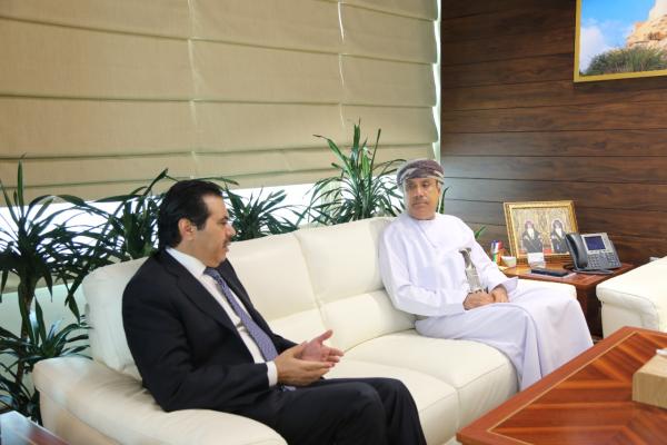 السفير القهيوي يلتقي مدير عام التأمينات الاجتماعية في سلطنة عُمان