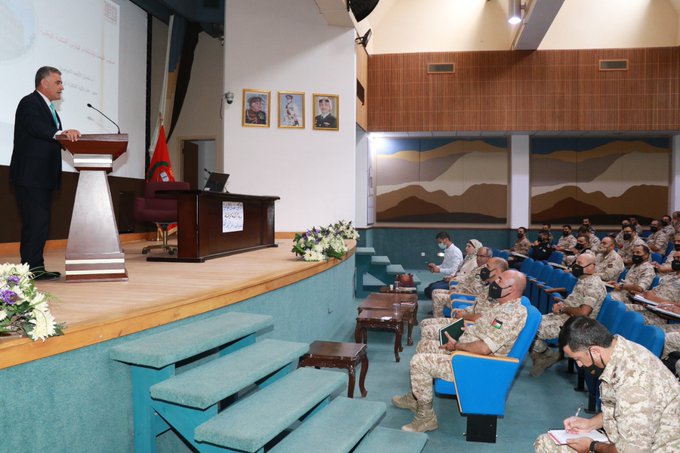 مدير عام دائرة المكتبة الوطنية يحاضر في كلية القيادة والأركان