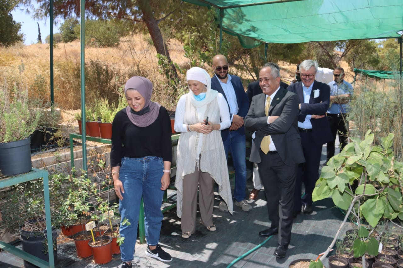 وزير الثقافة يزور الحديقة النباتية الملكية في تل الرمان