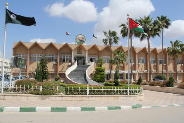 متقاعدون من جامعة اليرموك يشتكون تأخر صرف مستحقاتهم