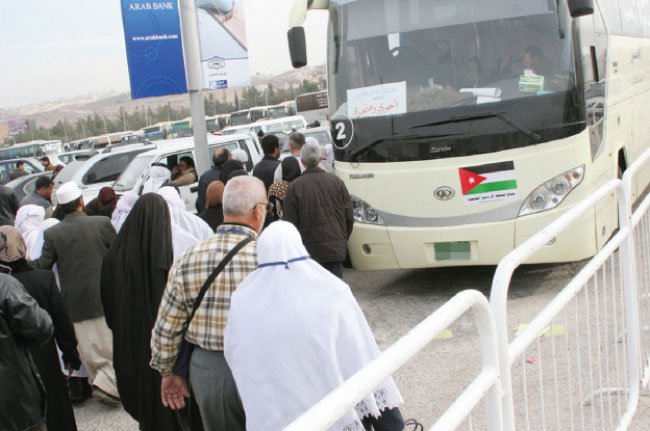 “العمرة” برّا بانتظار التعليمات السعودية