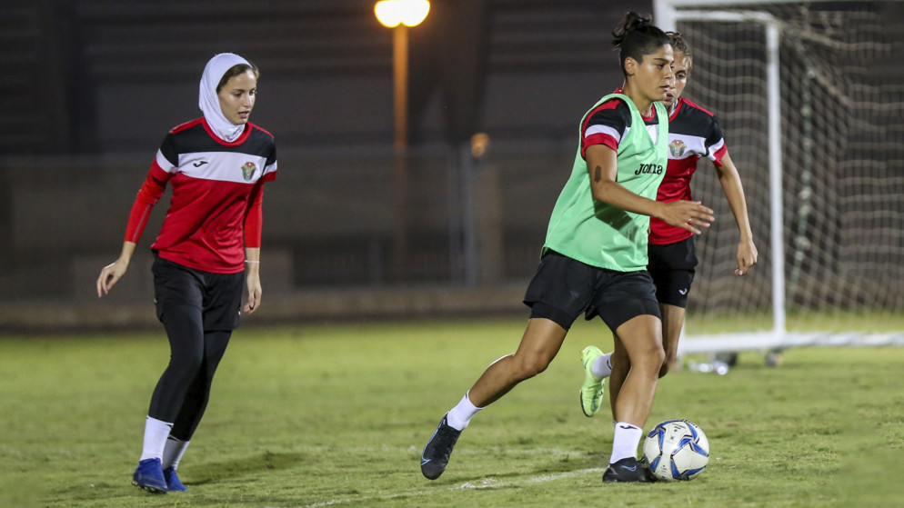 منتخب السيدات يلتقي نظيره التونسي بنهائي كأس العرب الاثنين