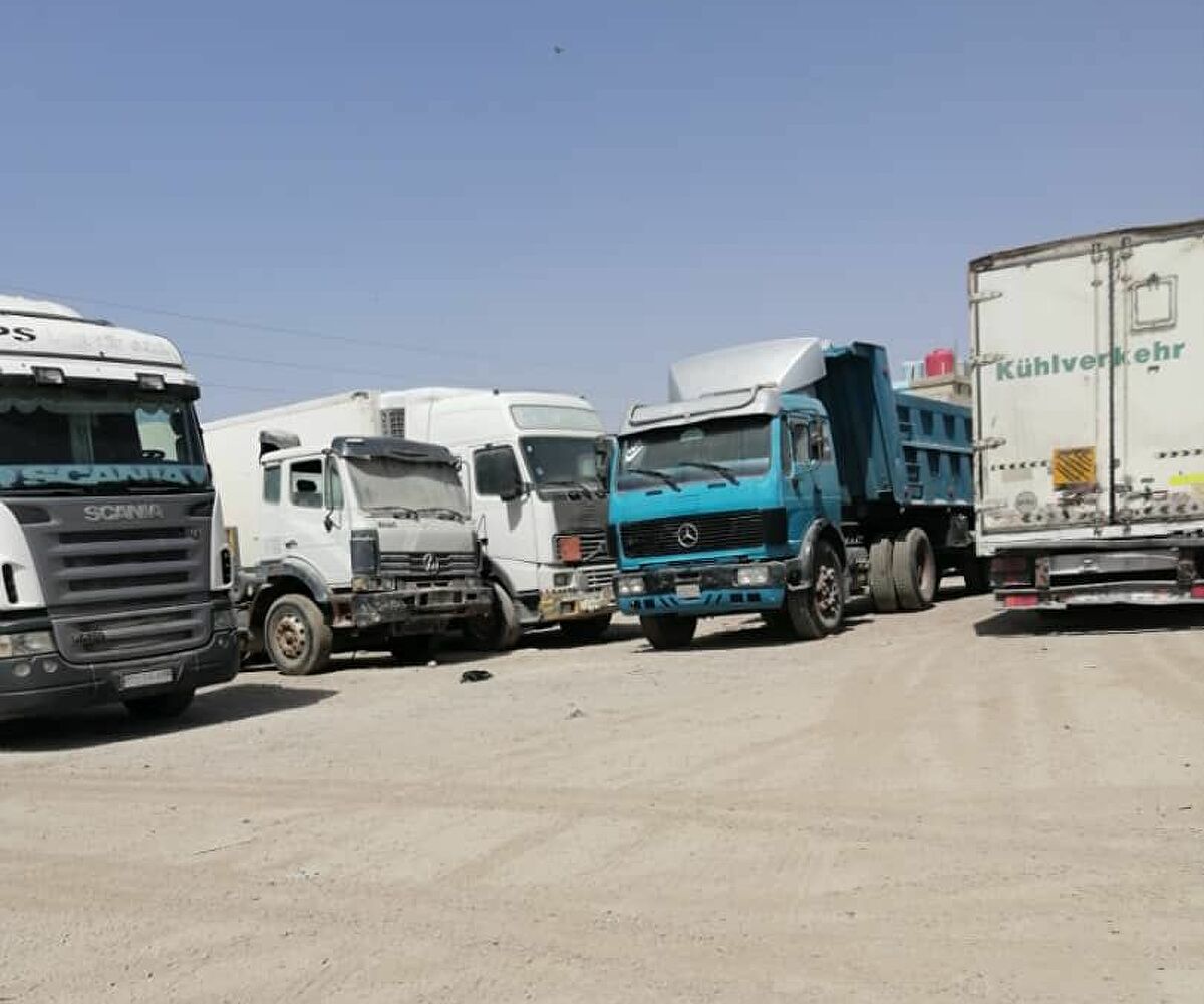 مطالبة بإلغاء الرسوم الجمركية على الشاحنات الأردنية والسورية
