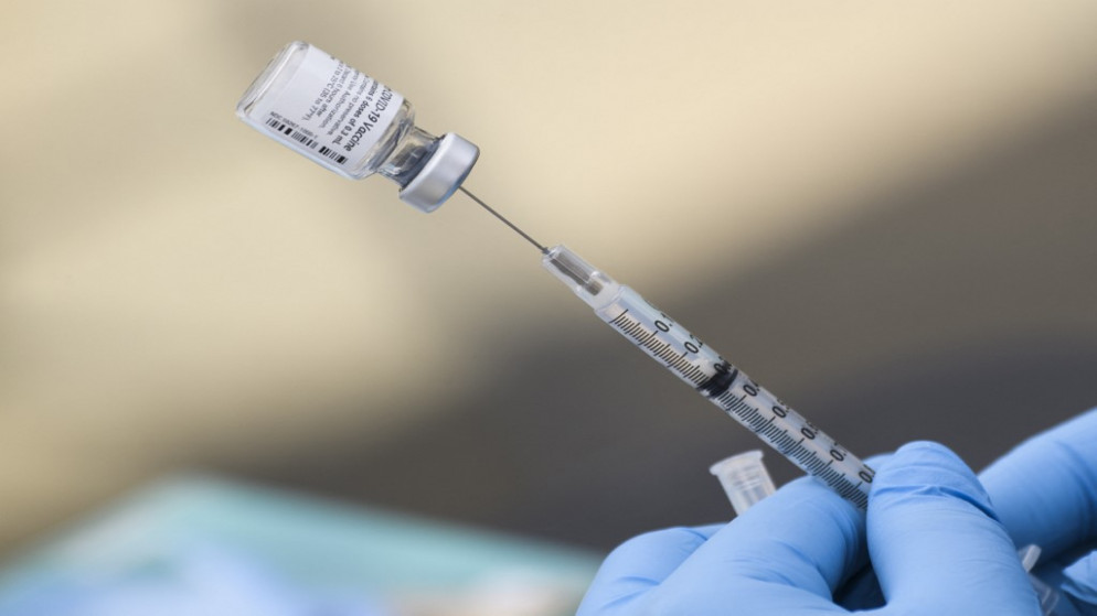مراكز لإعطاء لقاحات فايزر و"سبوتنك-في" المضادين لكورونا