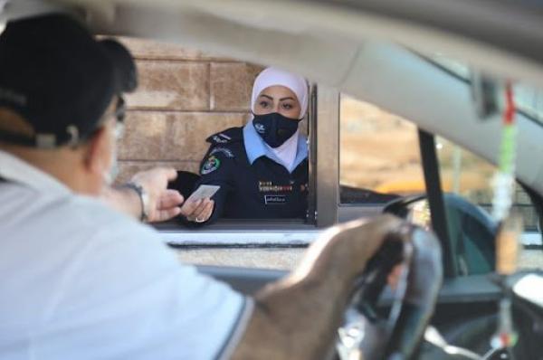 افتتاح مسار الترخيص من داخل المركبات في مأدبا