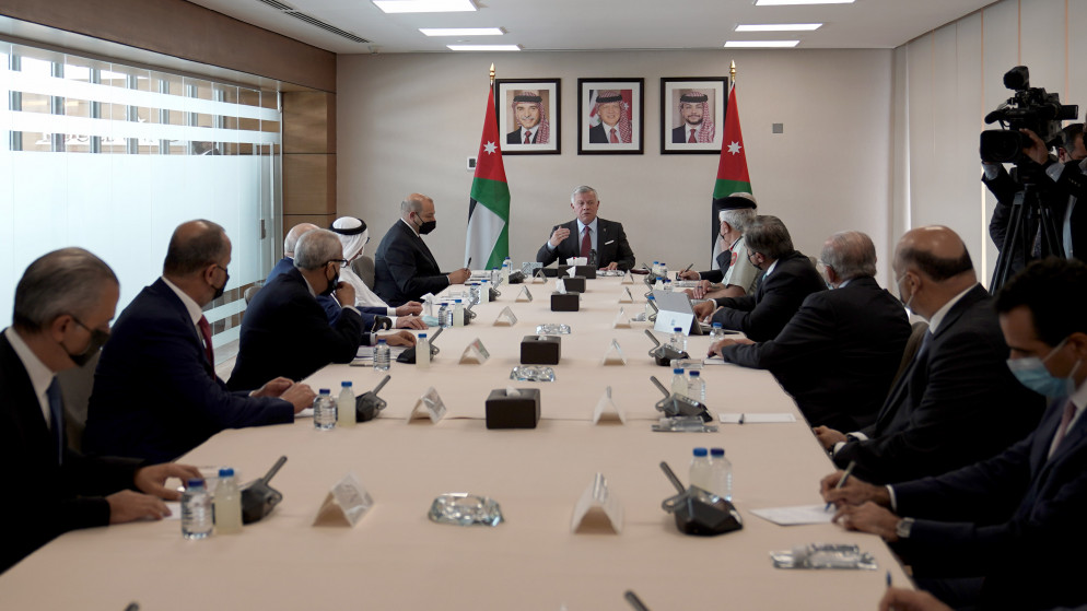 الملك يؤكد أهمية جذب المزيد من الاستثمارات لتوفير فرص العمل