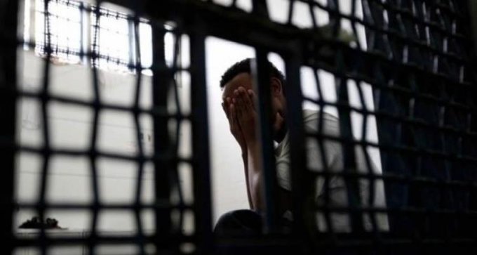 أوضاع صحية صعبة يعيشها الأسرى الفلسطينيون المرضى في عيادة سجن الرملة