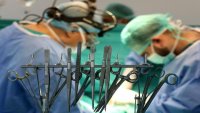 90 الف عامل بالقطاع الصحي يتعهدون بتحسين خدمة المرضى