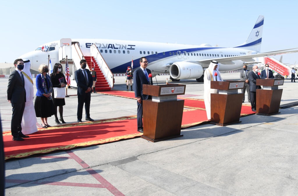الاحتلال يدشن خط طيران مباشر مع البحرين