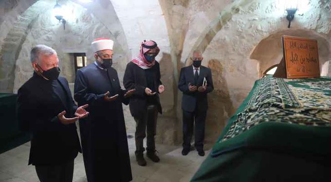 الملك يزور مقام الصحابي معاذ بن جبل في الأغوار الشمالية