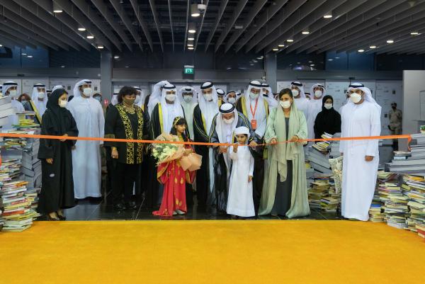 حاكم الشارقة يفتتح الدورة الـ 40 من معرض الشارقة الدولي للكتاب