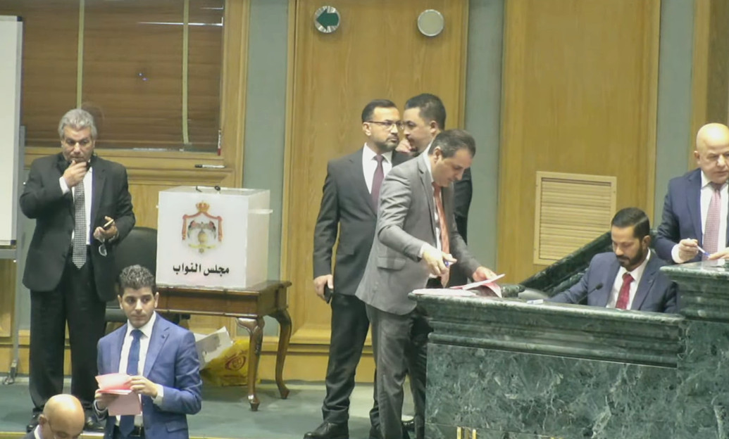 الصفدي والحراسيس يترشحان لموقع النائب الأول في “النواب”