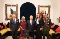 الملك ينعم بوسام مئوية الدولة الأولى على الأمير الحسن بن طلال