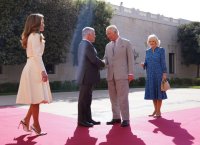 الملك والملكة يستقبلان الأمير تشارلز (صور وفيديو)