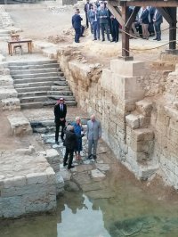 سمو الأمير تشارلز، أمير ويلز، ترافقه دوقة كورنوال يزوران موقع عماد السيد المسيح (المغطس)