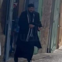 الاحتلال يقتحم منزل منفذ عملية القدس وأحد طلبته يتحدث عنه بالدموع
