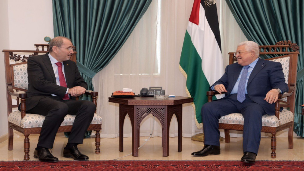وزير الخارجية ينقل رسالة من الملك إلى الرئيس الفلسطيني