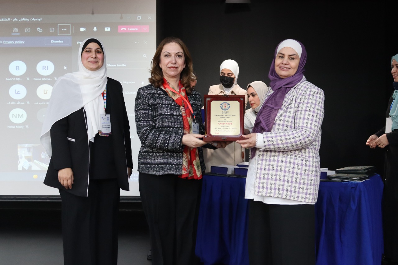 مدارس الجامعة تنظم الملتقى الطلابي شبه الإقليمي الأول حول اهداف التنمية المستدامة 2030... صور