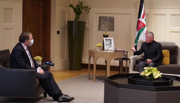 الملك يستقبل المفوض الأوروبي لشؤون التوسع والجوار في الاتحاد الأوروبي
