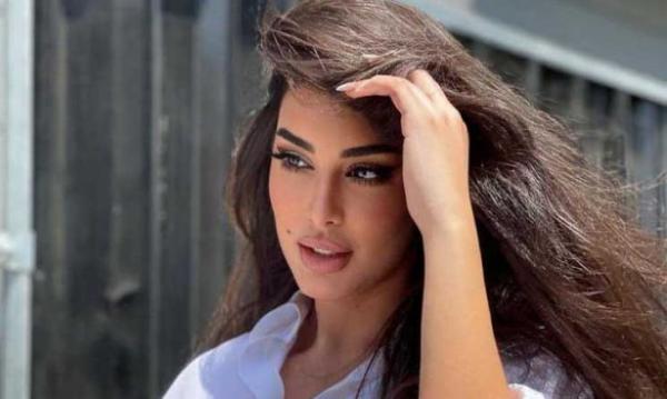 ياسمين صبري تظهر بطريقة غير مألوفة في السعودية (فيديو)