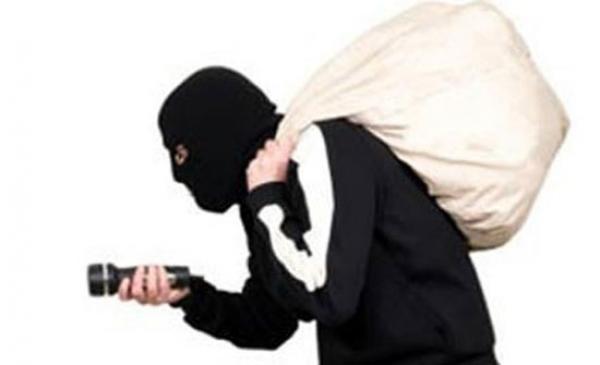 لصوص يثقبون حائط مكتب صرافة في الكرك ويسرقون 400 دينار