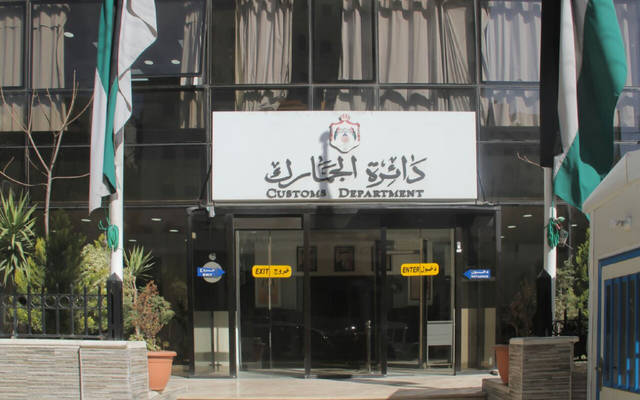 الجمارك توضح إجراءات التخليص الجمركي والطرود الشخصية في مطار التخليص