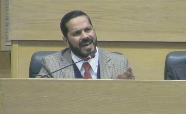 أبو يحيى: "لو نشرب من سيل الزرقاء أفضل من مياه إسرائيل"