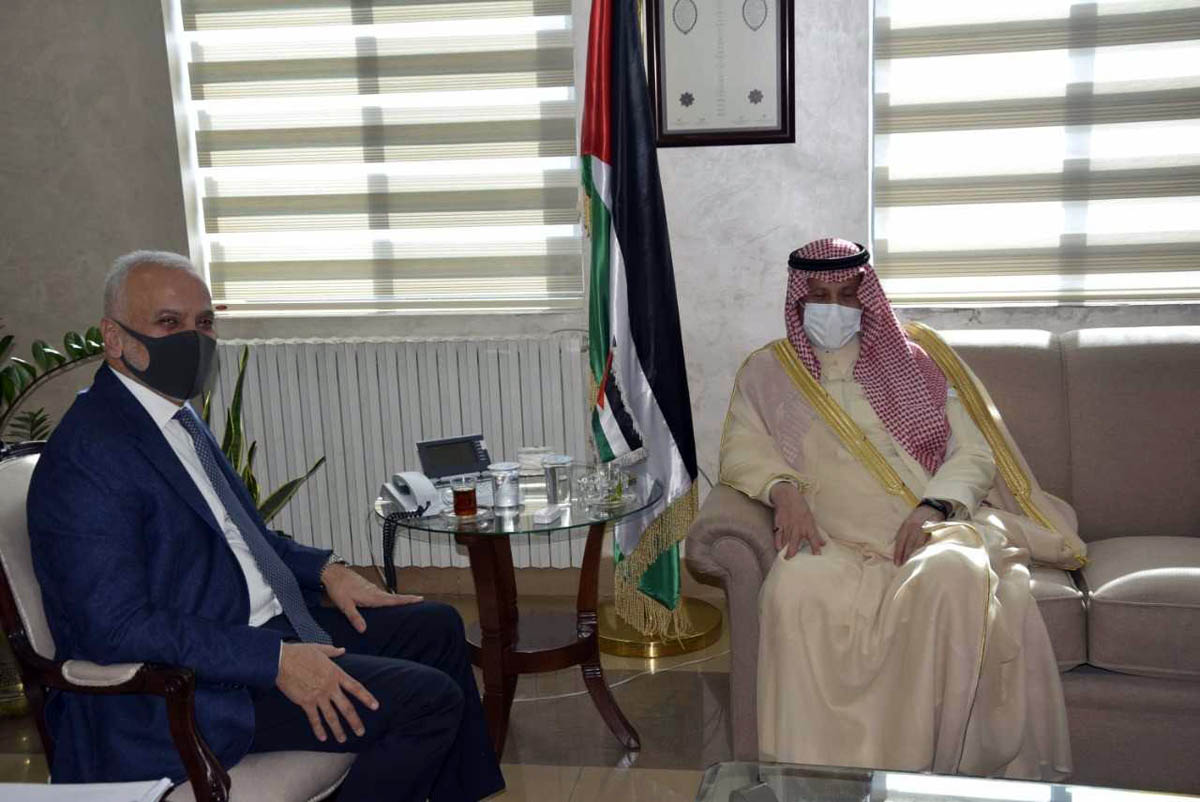 وزير التنمية يبحث مع السفير السعودي التعاون المشترك