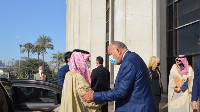 وزير الخارجية السعودي يصل مصر