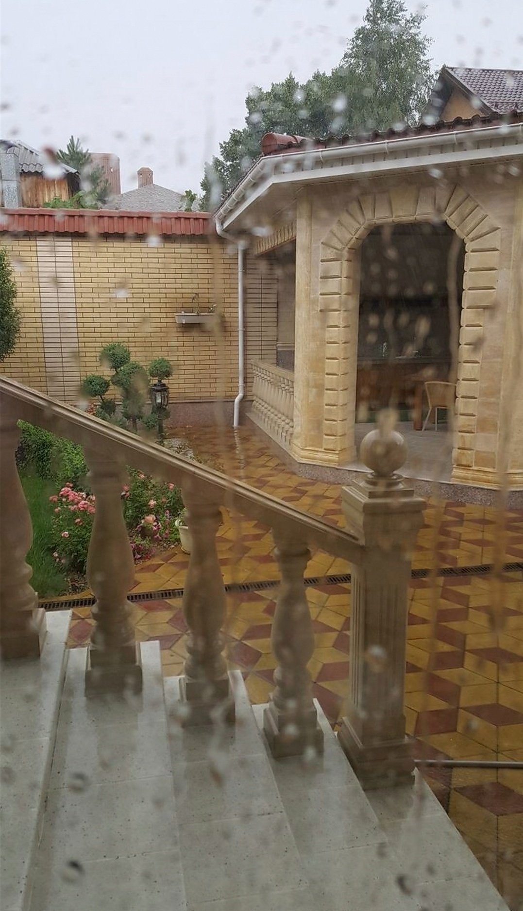 السبت .. أجواء ماطرة وتحذير من تشكل الضباب