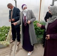 أمين عام التربية تتفقد أحد المشاريع الزراعية في مدارس مادبا