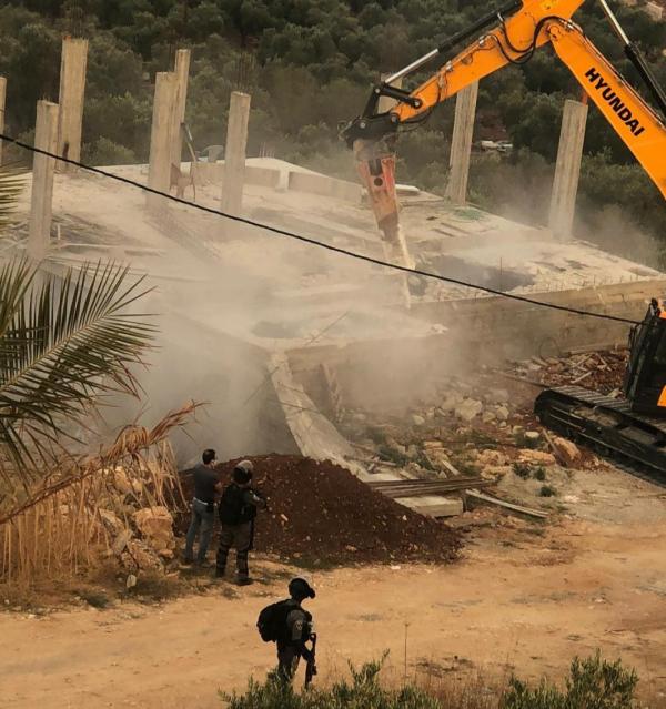 الاحتلال يهدم منزلا قيد الانشاء غرب بيت لحم